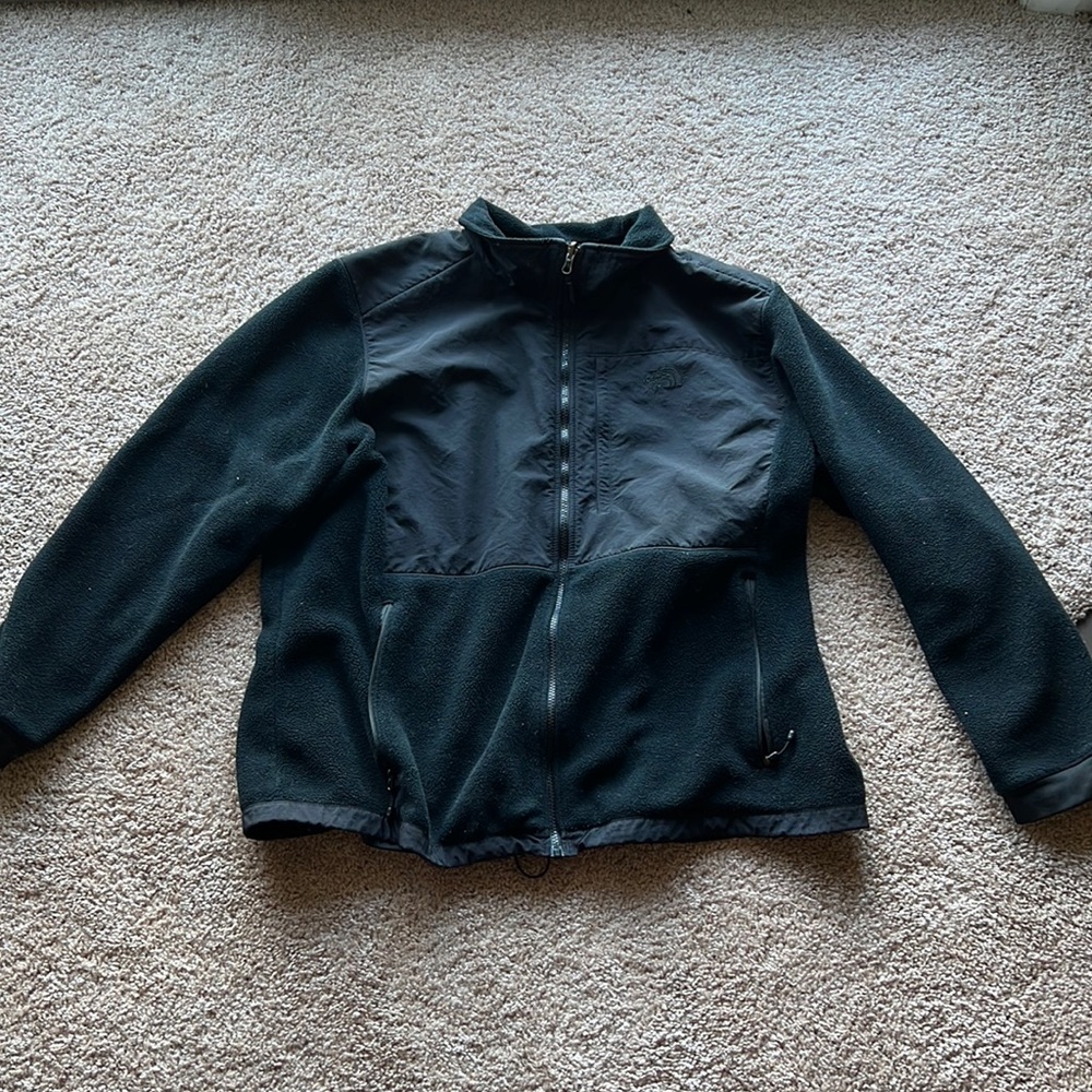 Women’s North Face Hoodless Jacket with water repellent shoulders